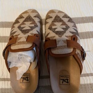 Dirty Laundry soft felt clogs brand new